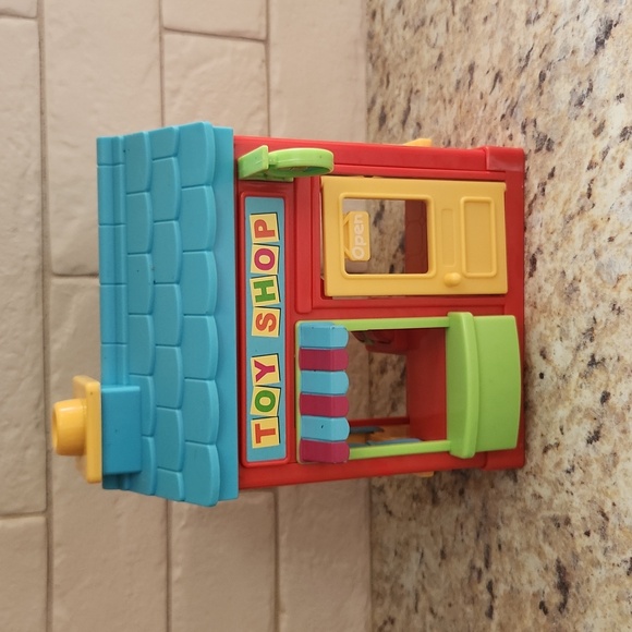 Early Learning Centre Toy Store and Truck - Picture 2 of 5